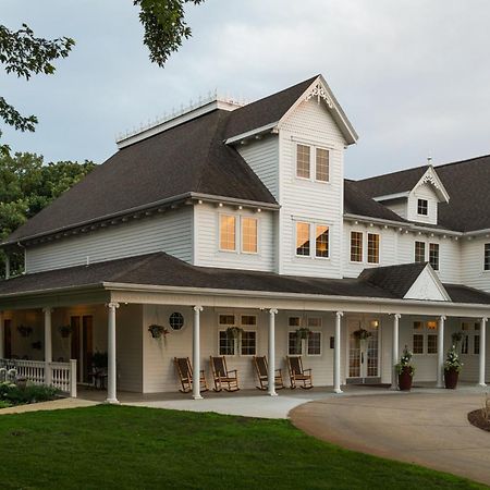 The Oakwood Inn Okoboji Εξωτερικό φωτογραφία