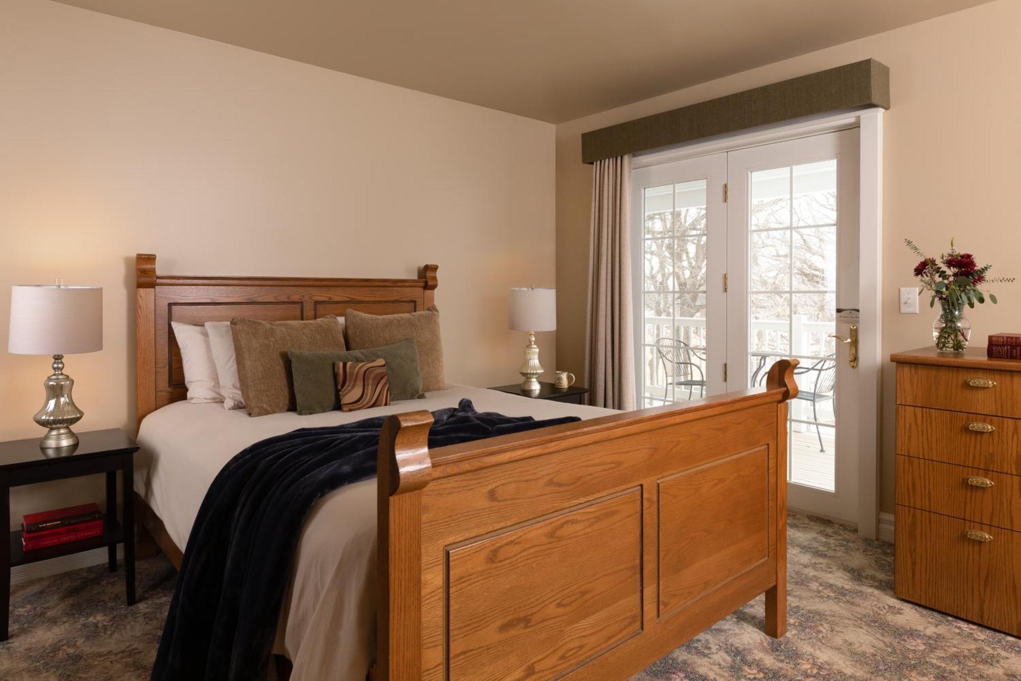 The Oakwood Inn Okoboji Εξωτερικό φωτογραφία