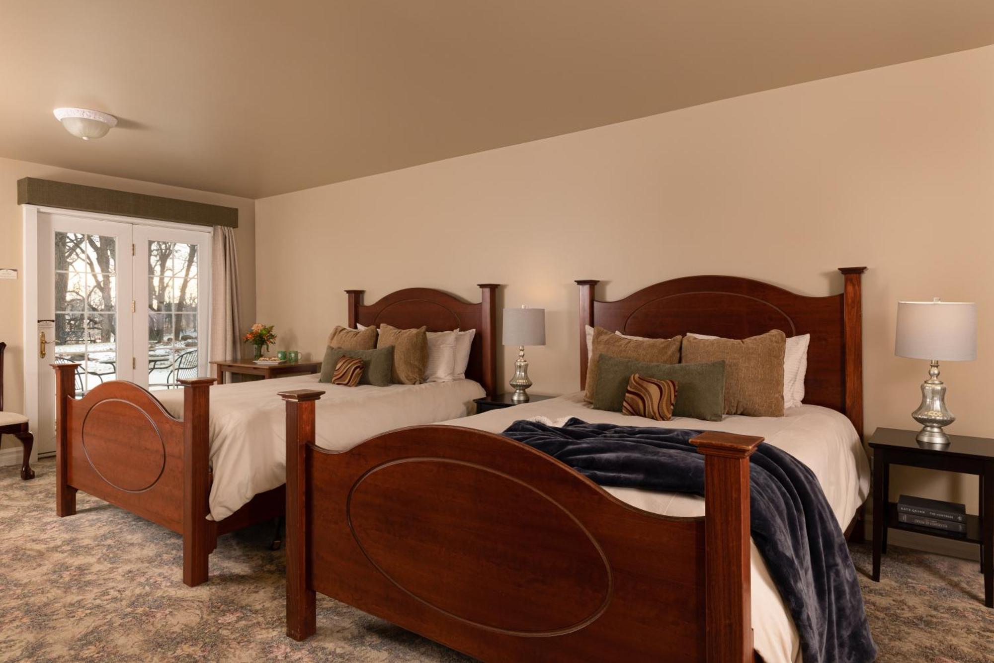 The Oakwood Inn Okoboji Εξωτερικό φωτογραφία