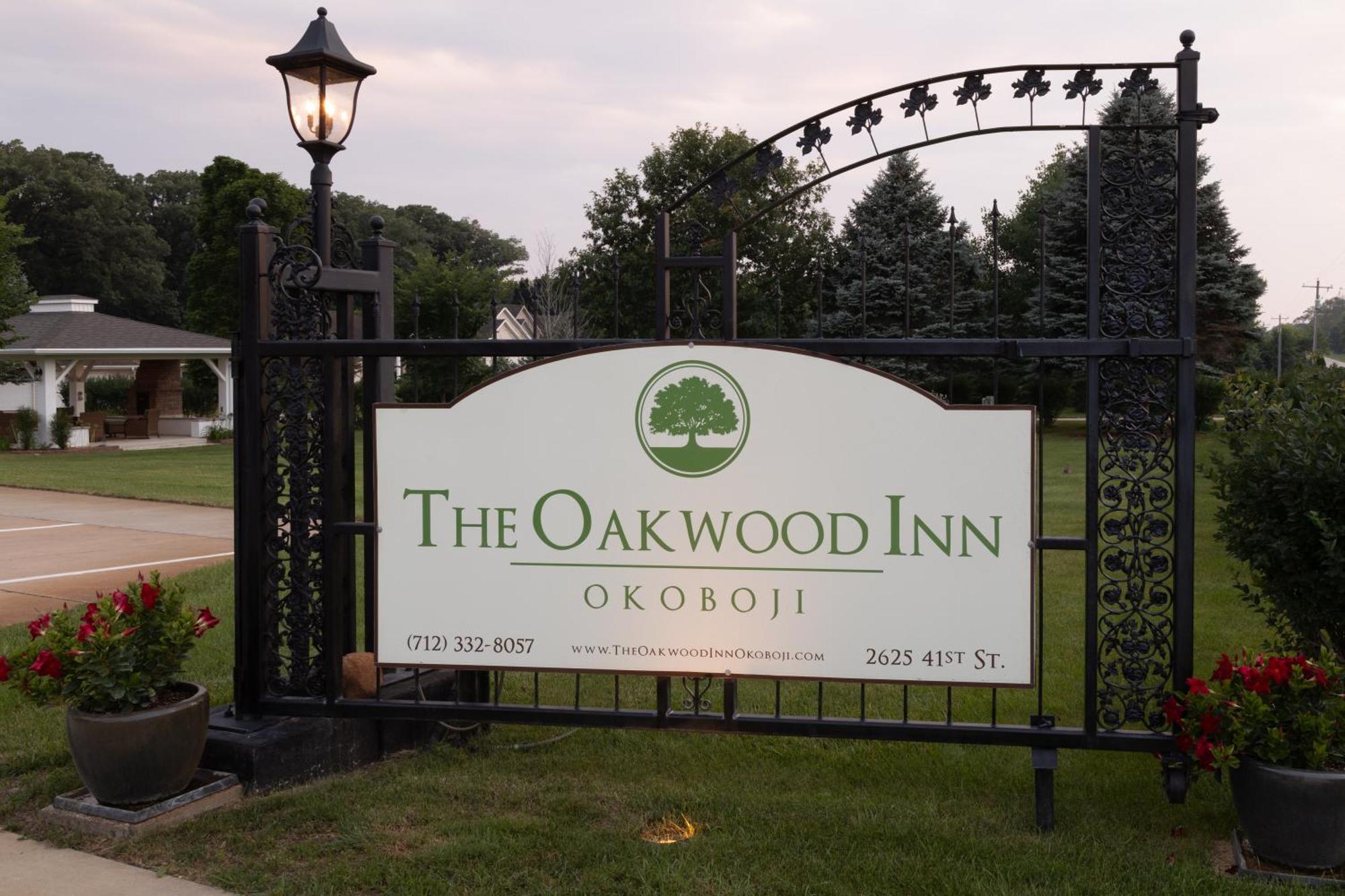 The Oakwood Inn Okoboji Εξωτερικό φωτογραφία
