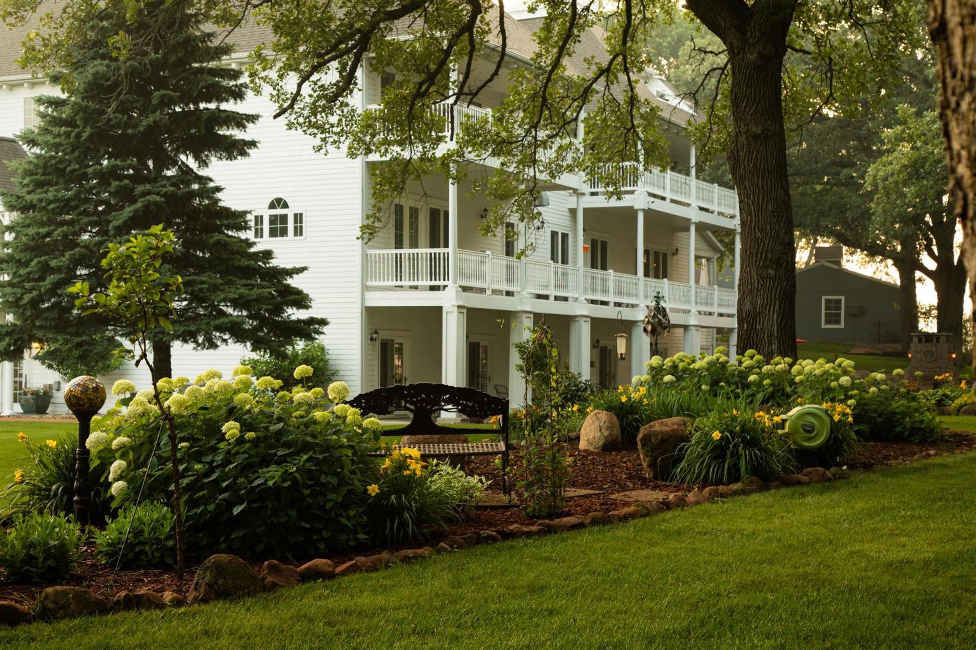 The Oakwood Inn Okoboji Εξωτερικό φωτογραφία