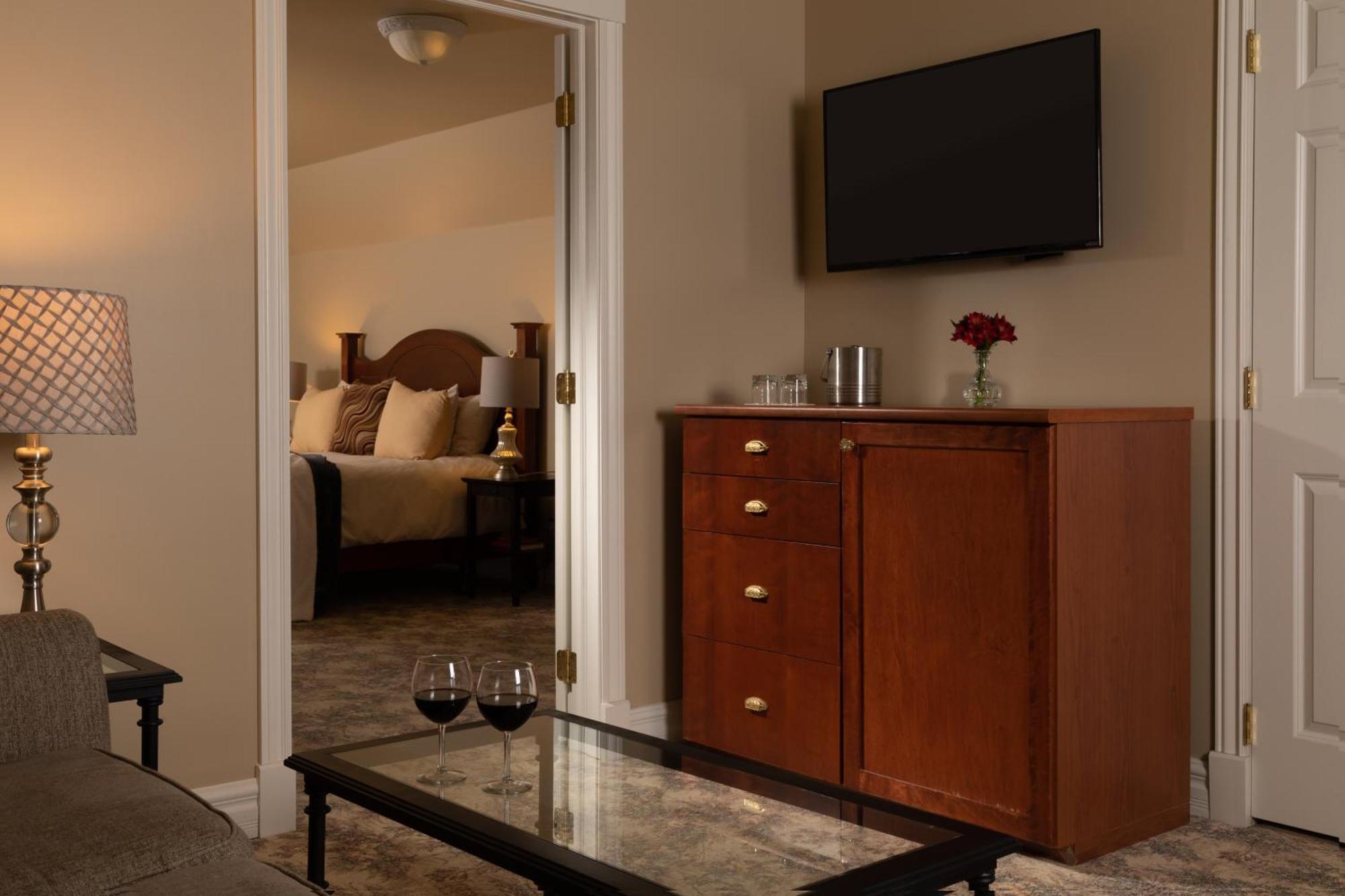 The Oakwood Inn Okoboji Εξωτερικό φωτογραφία