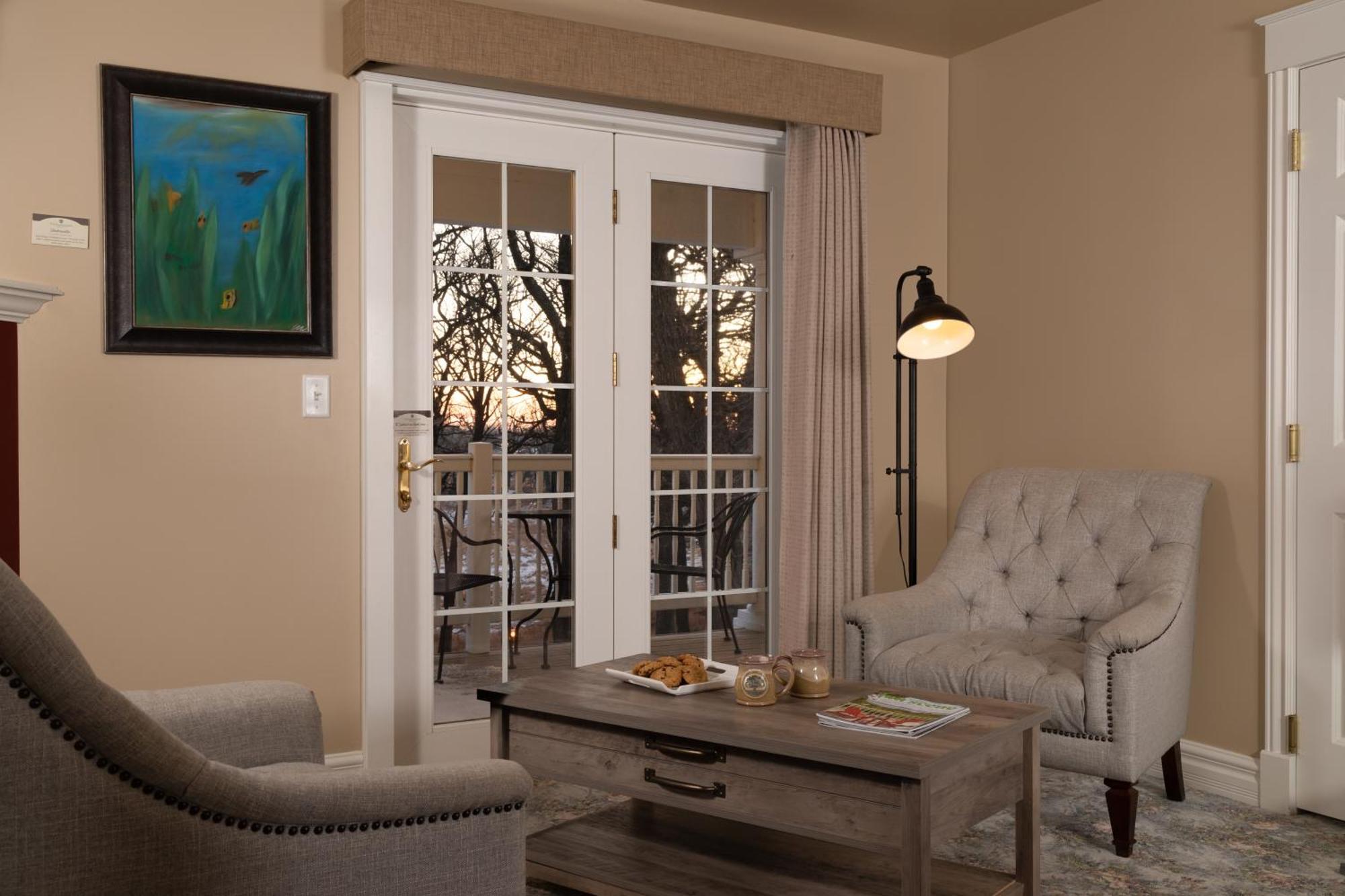 The Oakwood Inn Okoboji Εξωτερικό φωτογραφία