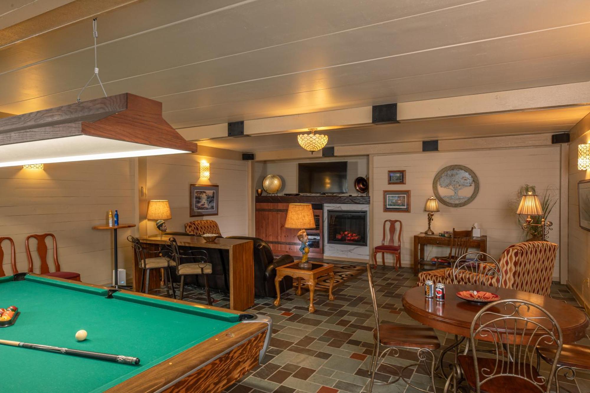 The Oakwood Inn Okoboji Εξωτερικό φωτογραφία