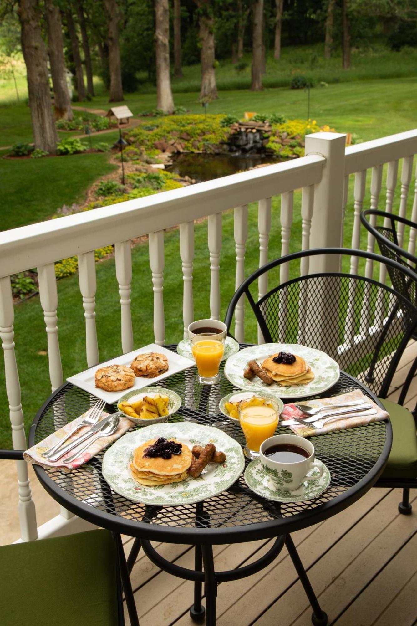 The Oakwood Inn Okoboji Εξωτερικό φωτογραφία