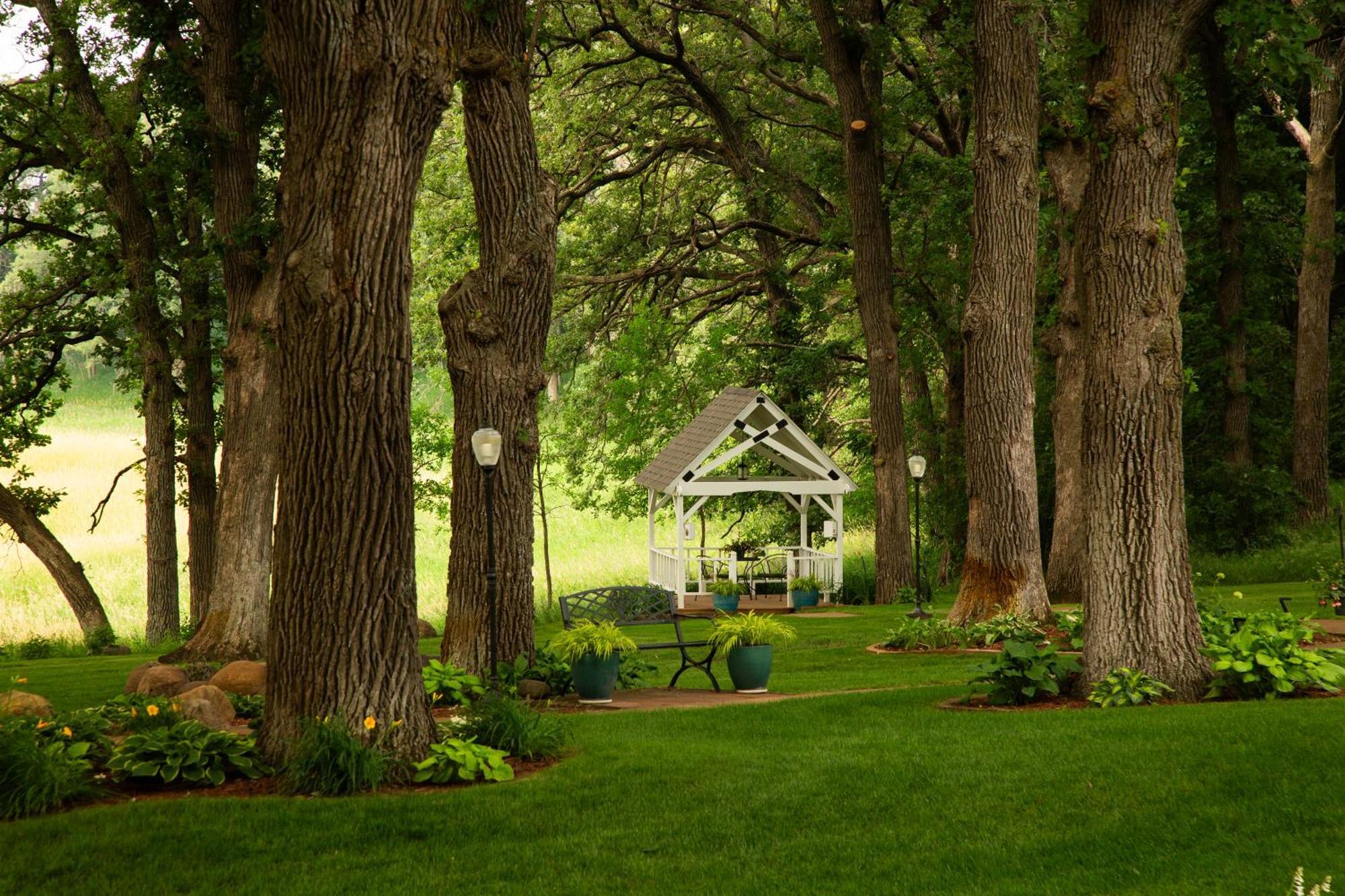 The Oakwood Inn Okoboji Εξωτερικό φωτογραφία